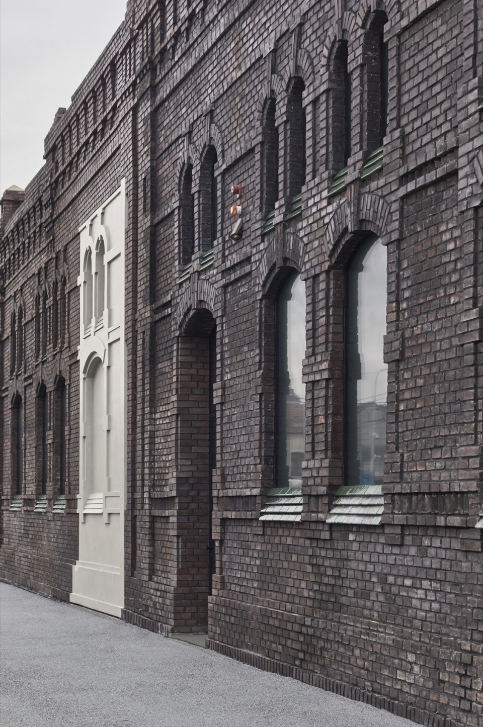 plato contemporary art gallery by kwk promes
