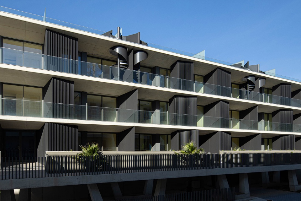 seashore building by atelier darquitectura lopes da costa