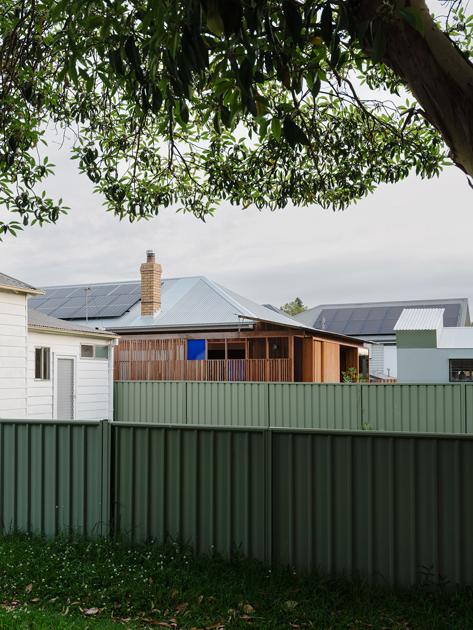 aru house by curious practice