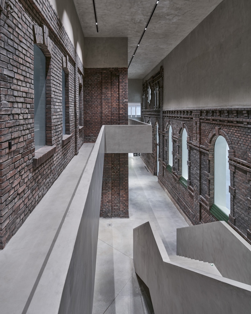 plato contemporary art gallery by kwk promes