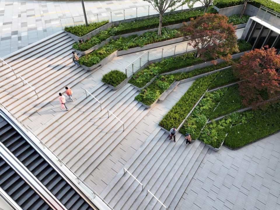 the mixc wuxi binhu landscape design by pland