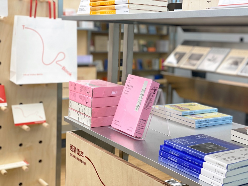 t book station by atelier yoo