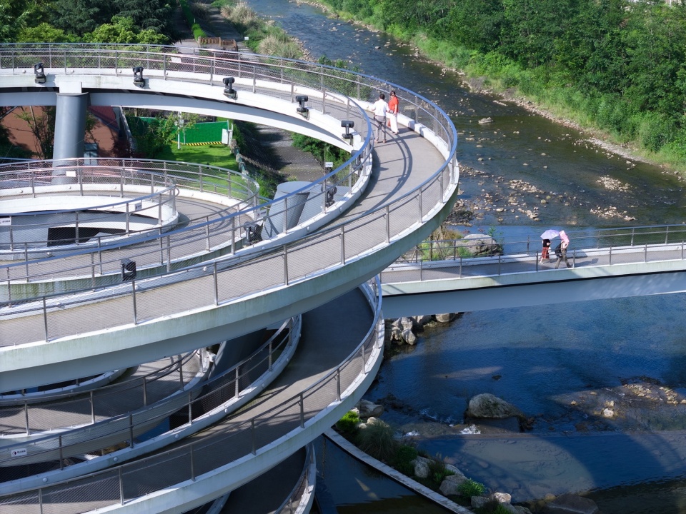 G Clef Bridge by ZZHK Architects