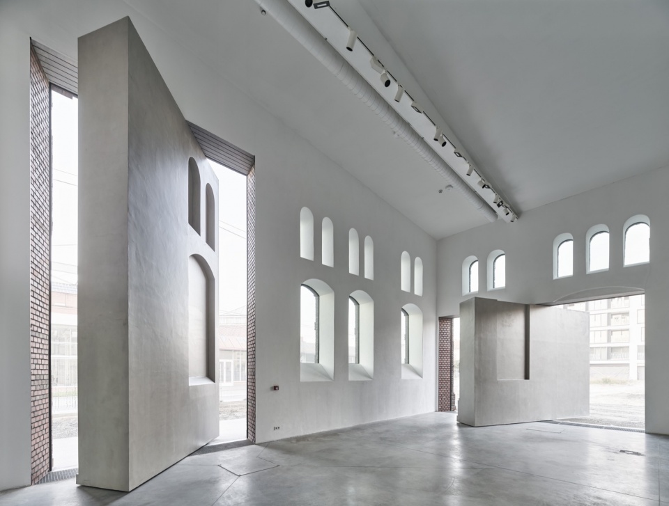 plato contemporary art gallery by kwk promes