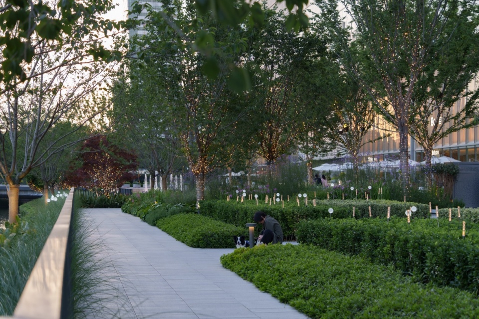 the mixc wuxi binhu landscape design by pland