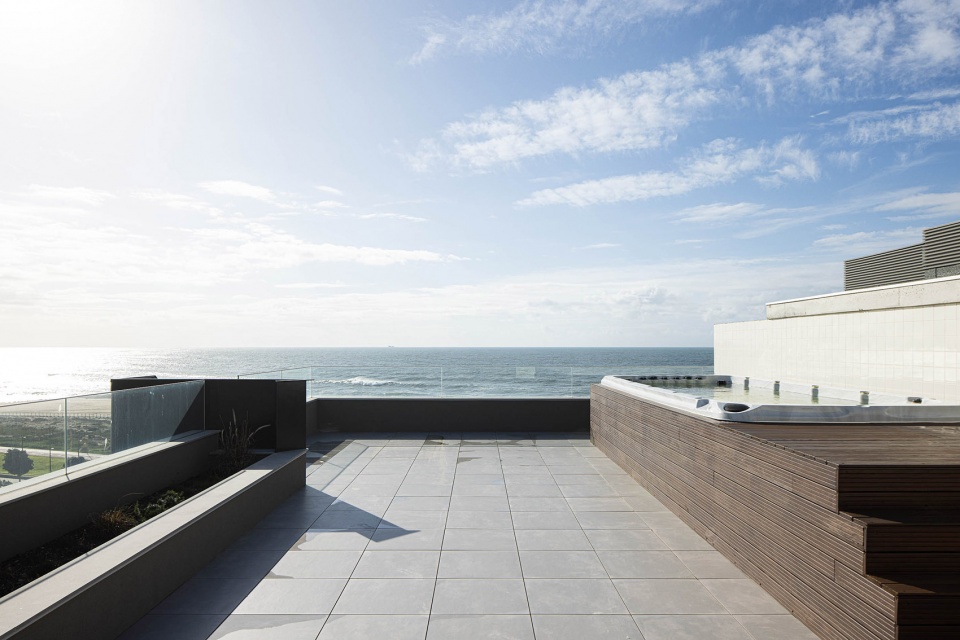 seashore building by atelier darquitectura lopes da costa