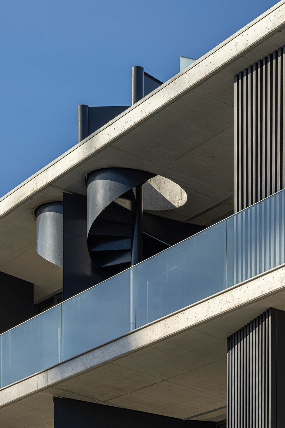 seashore building by atelier darquitectura lopes da costa