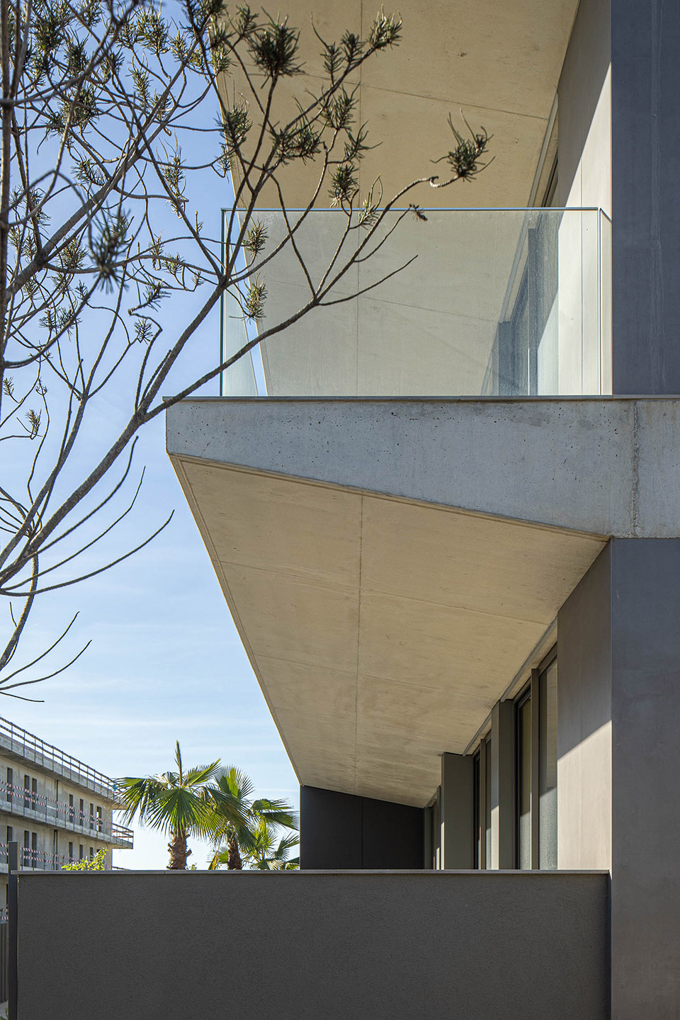 seashore building by atelier darquitectura lopes da costa