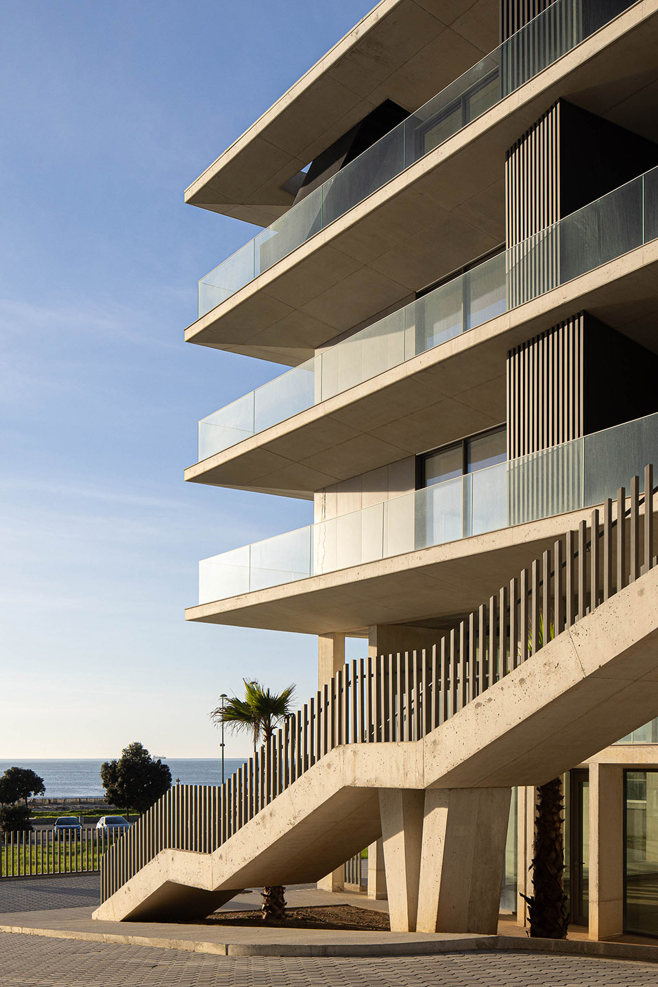 seashore building by atelier darquitectura lopes da costa