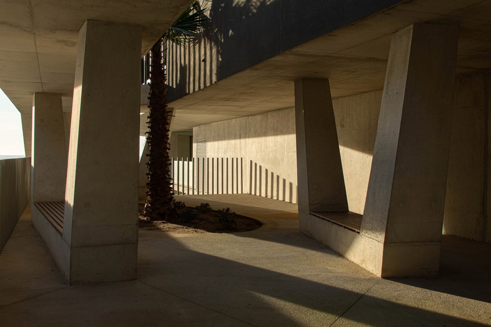 seashore building by atelier darquitectura lopes da costa