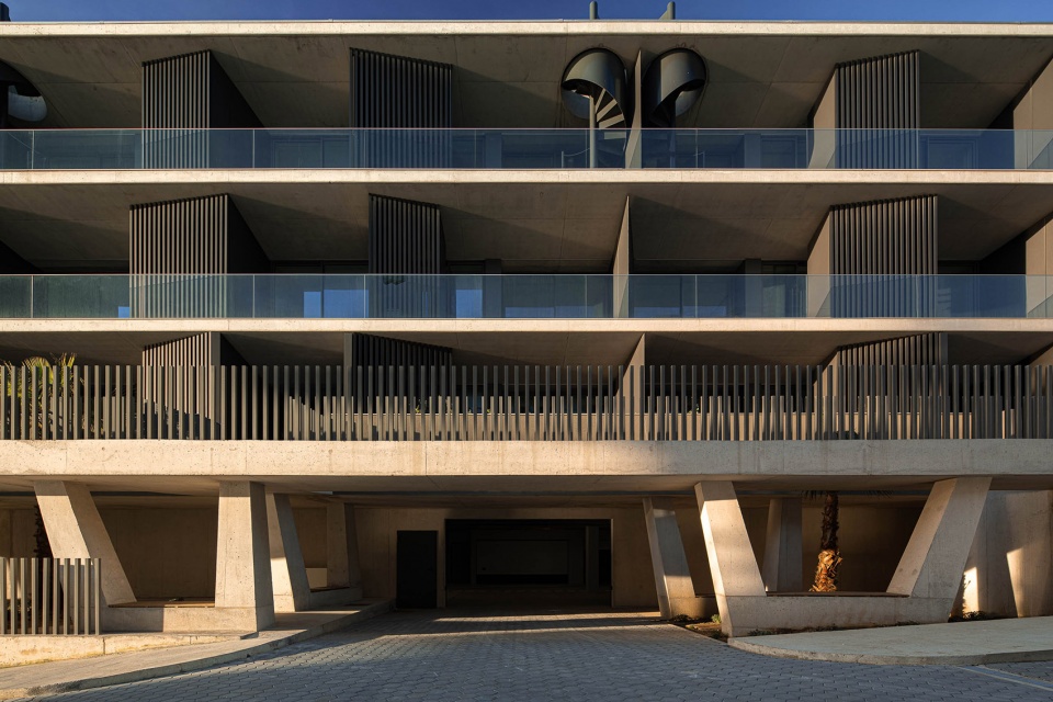 seashore building by atelier darquitectura lopes da costa