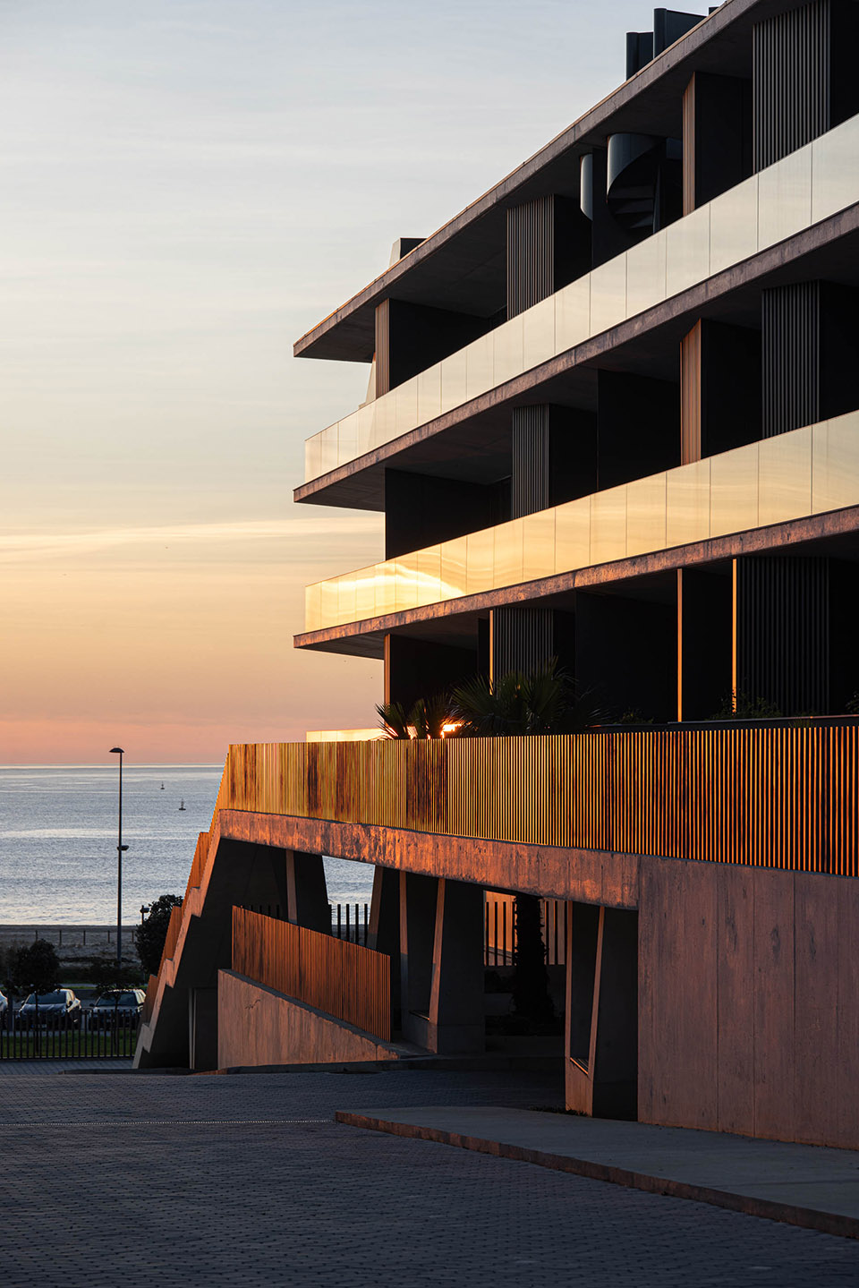 seashore building by atelier darquitectura lopes da costa
