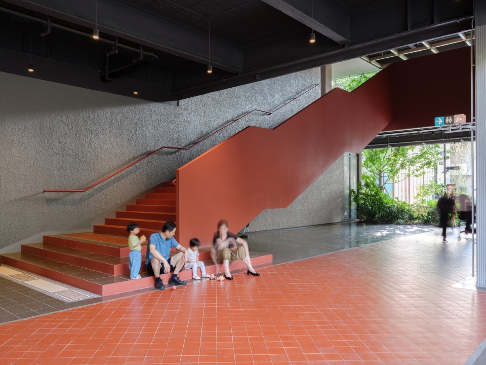 Columbia Circle Phase II Architectural Refinement Gray Space Interior and Guide System by XU Studio