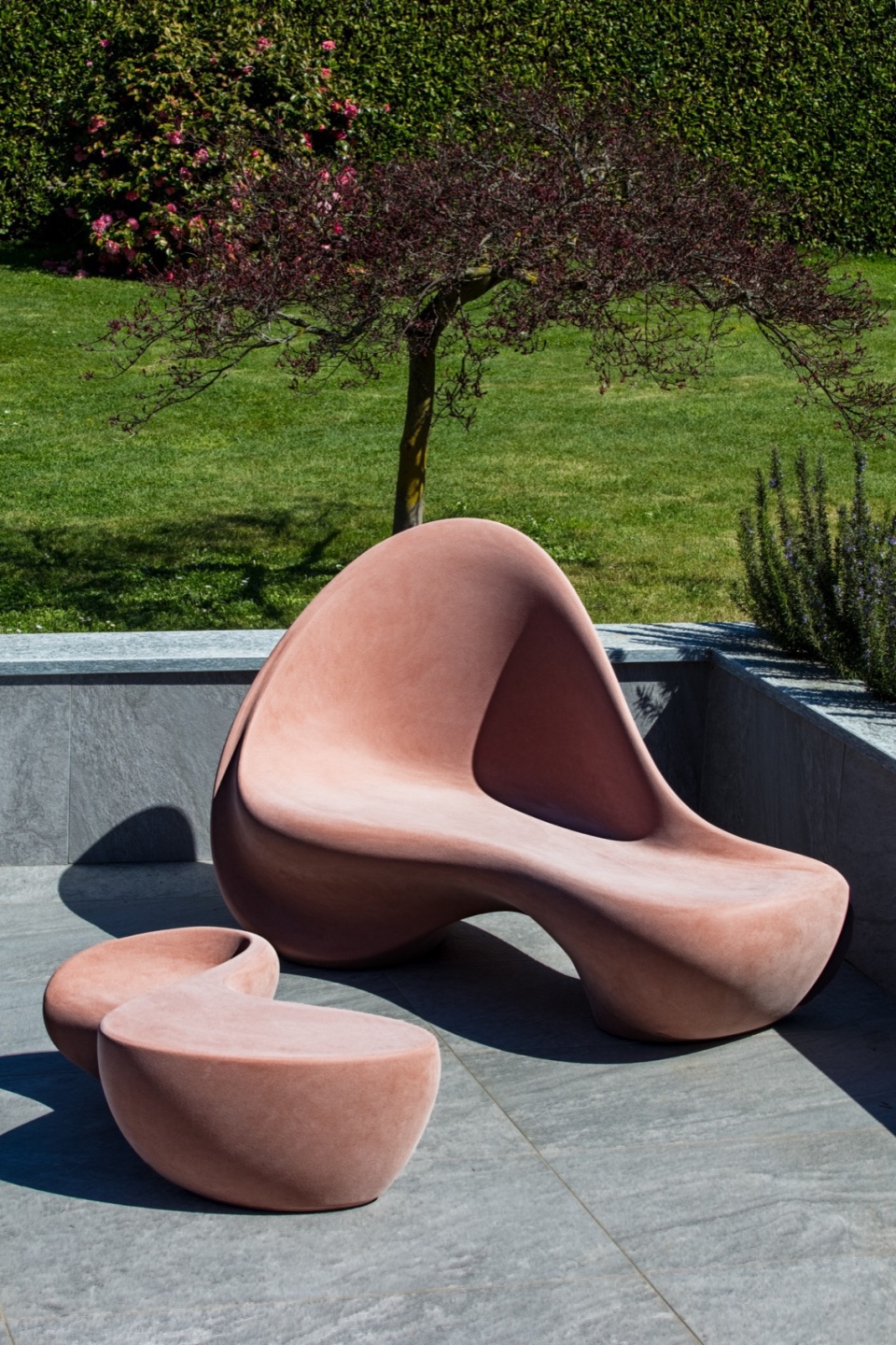 Ripple outdoor sofa and table