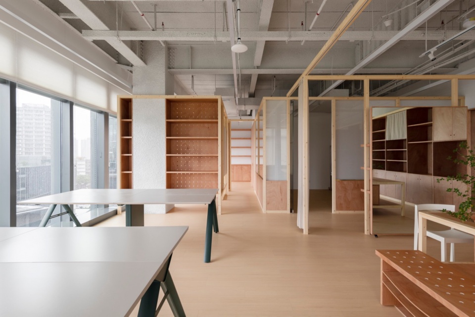 LINGYILI OFFICE Woodo Studio