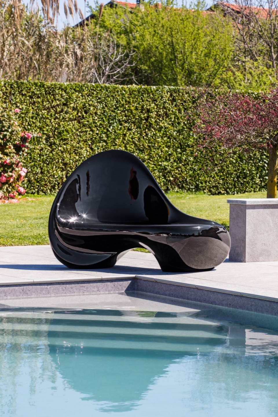 Ripple outdoor sofa and table