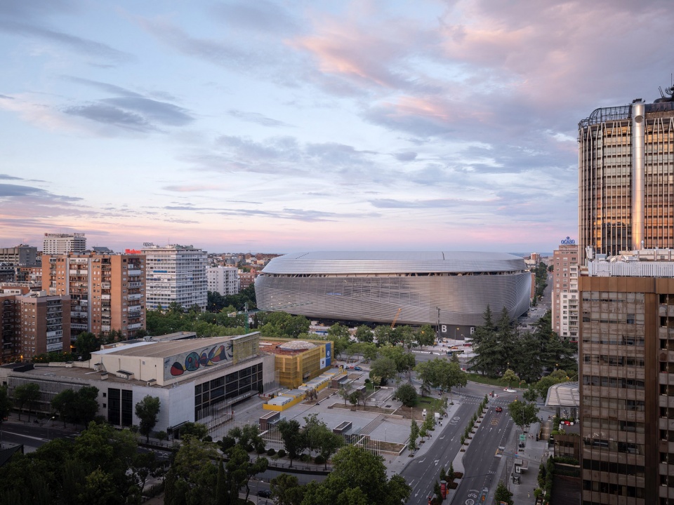 the conversion of the santiago bernabeu stadium by gmp
