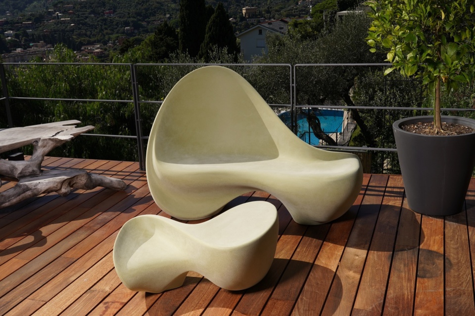 Ripple outdoor sofa and table