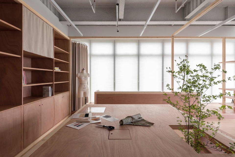 LINGYILI OFFICE Woodo Studio