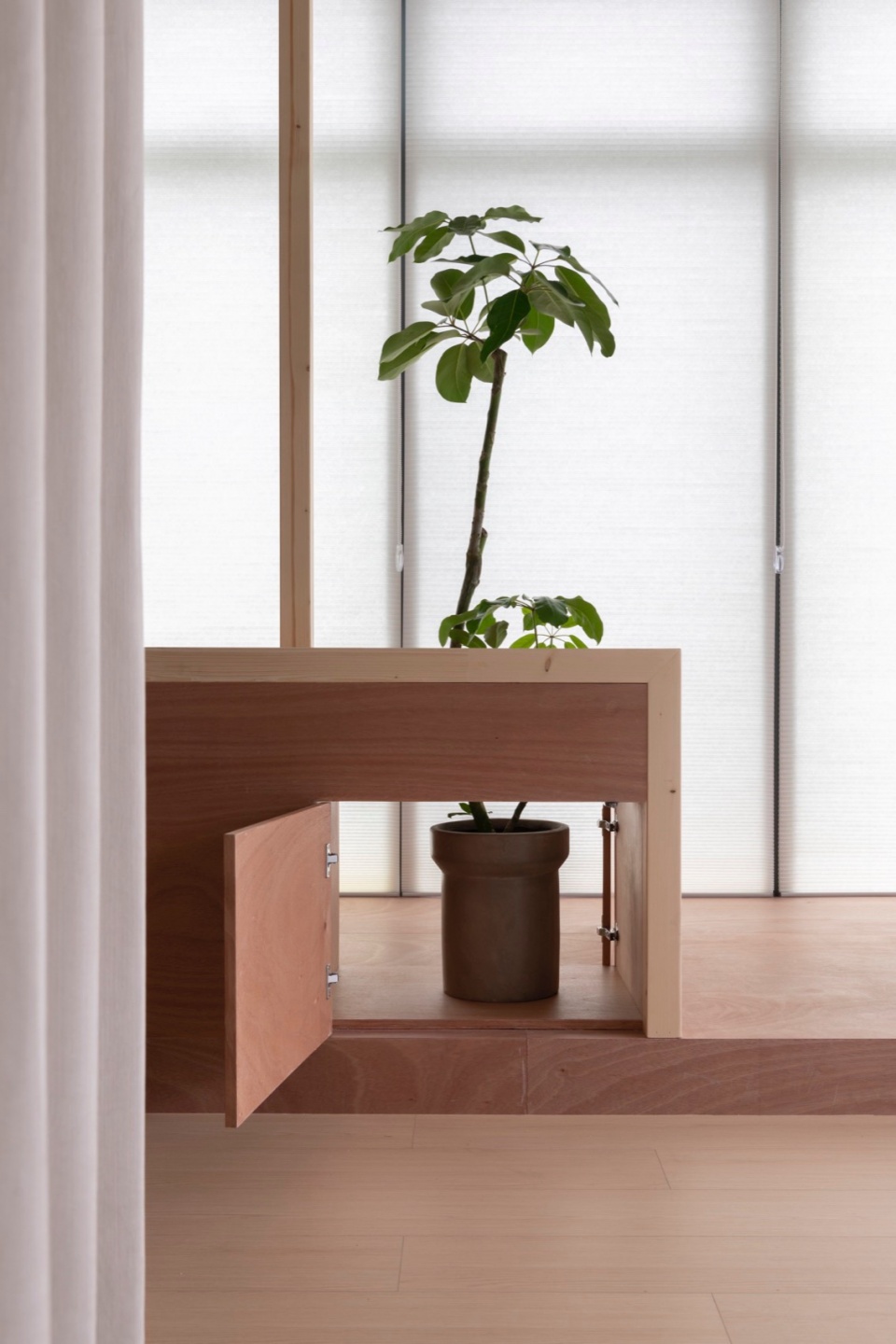 LINGYILI OFFICE Woodo Studio