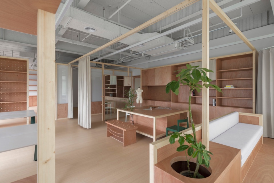 LINGYILI OFFICE Woodo Studio