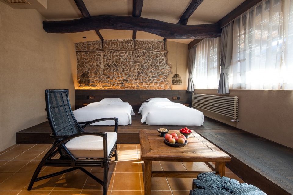 No 2 4 5 of Yanshan Inns by Hangzhou Guantang Interior Design