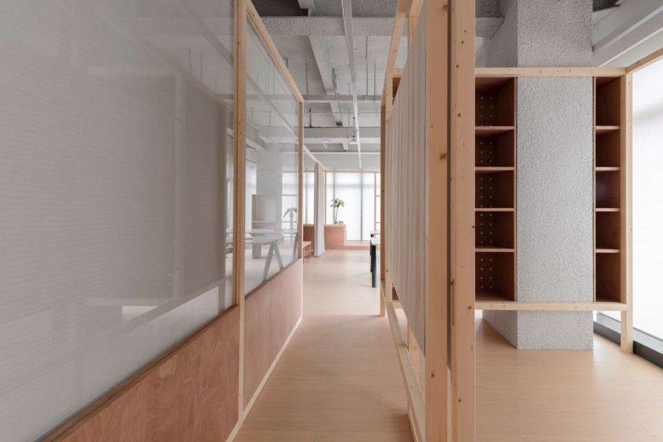 LINGYILI OFFICE Woodo Studio