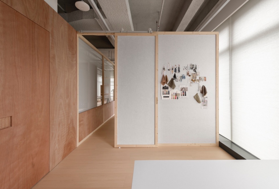 LINGYILI OFFICE Woodo Studio