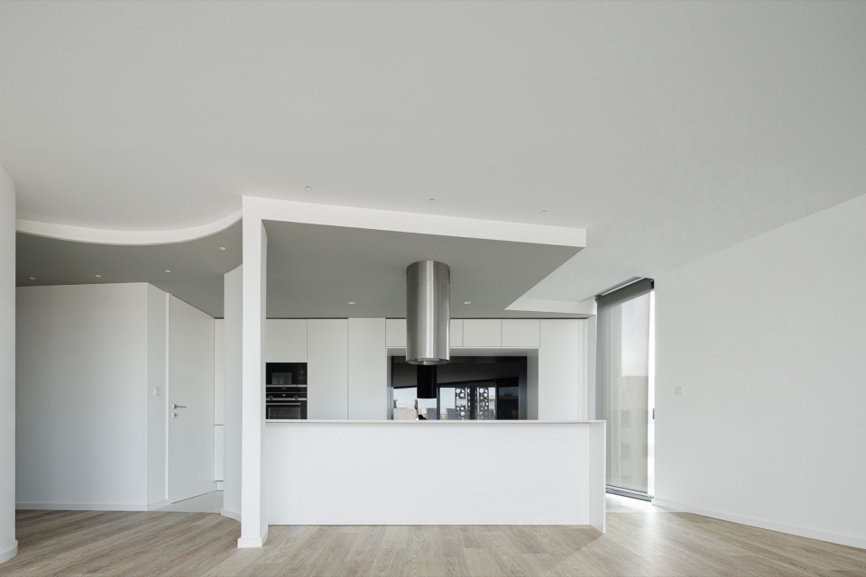 Sense 100 Building by Sandra Micaela Casinha architects