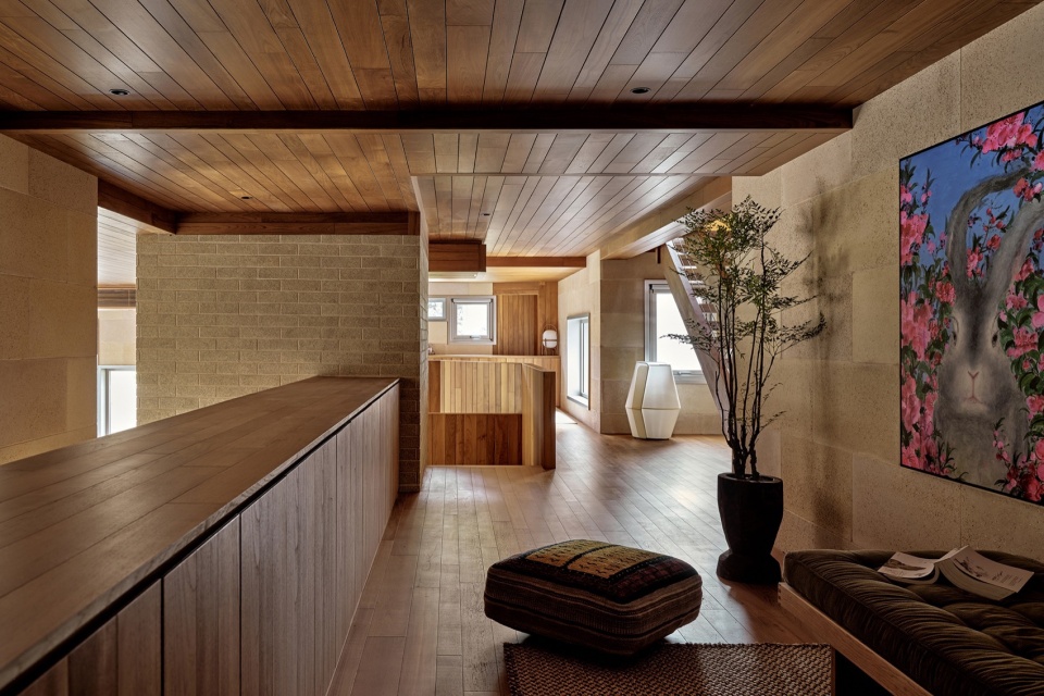 Gong s House by Various Associates