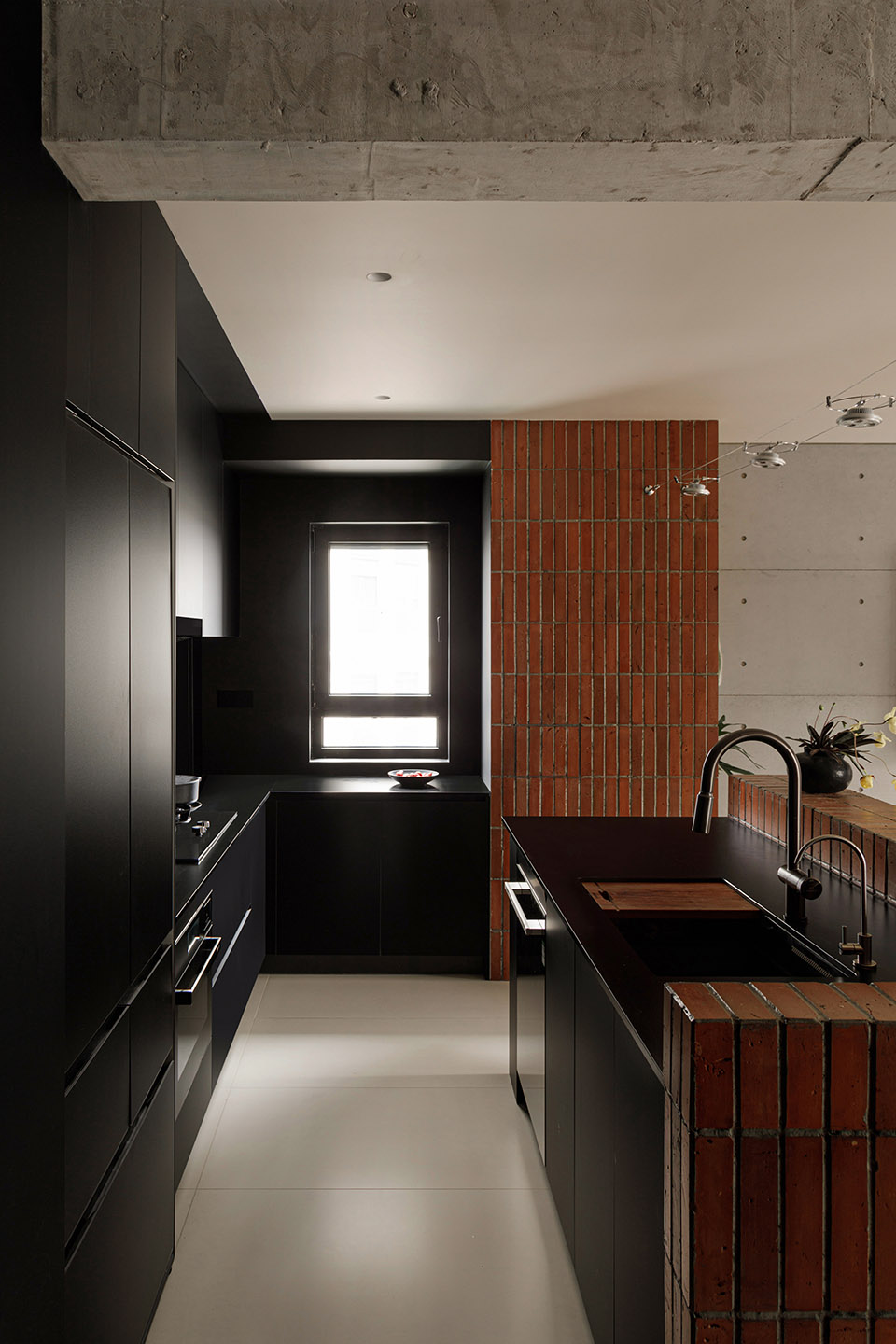 the horizontal window house by wue design
