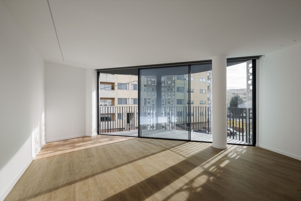 Sense 100 Building by Sandra Micaela Casinha architects