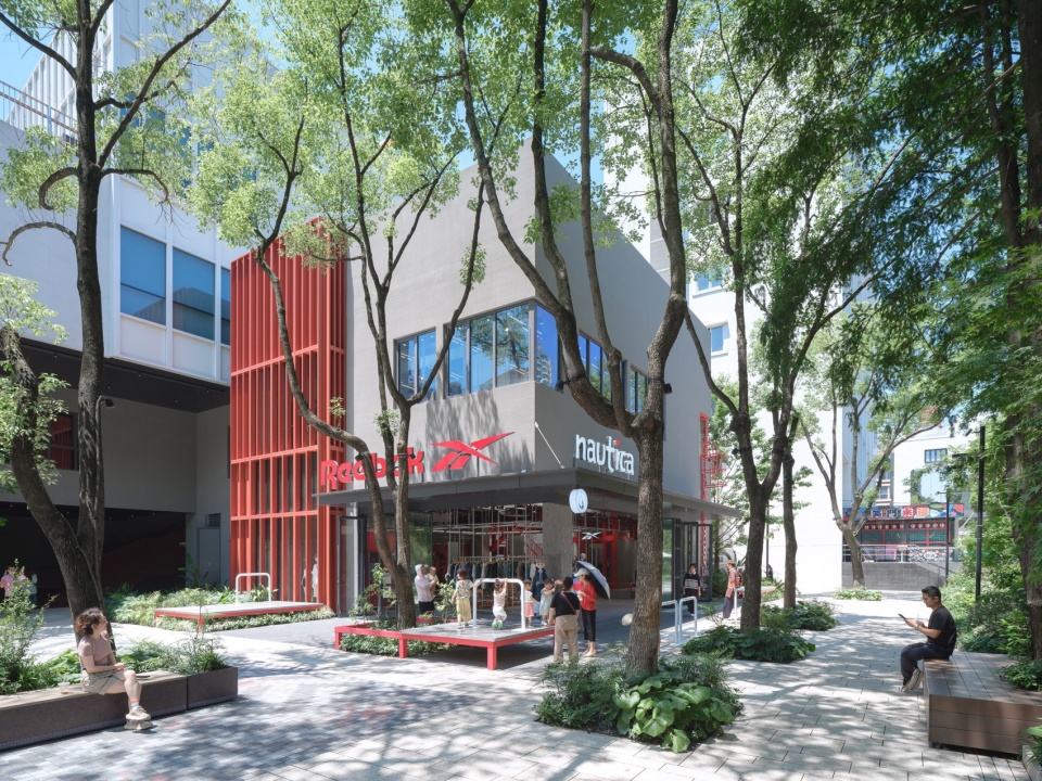 Columbia Circle Phase II Architectural Refinement Gray Space Interior and Guide System by XU Studio