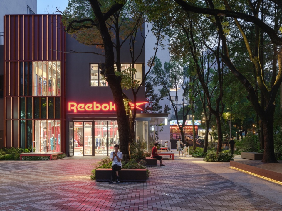 Columbia Circle Phase II Architectural Refinement Gray Space Interior and Guide System by XU Studio