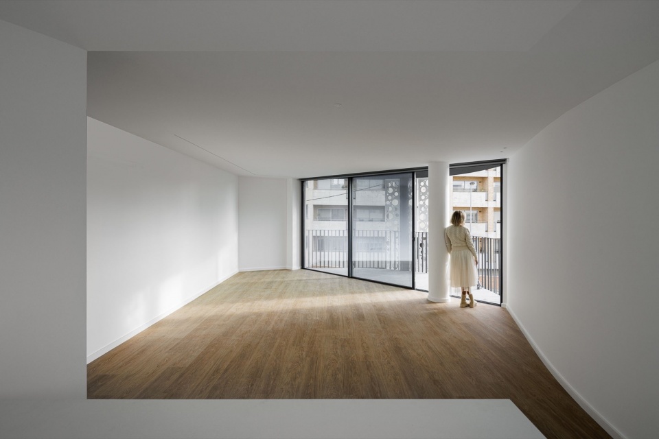 Sense 100 Building by Sandra Micaela Casinha architects