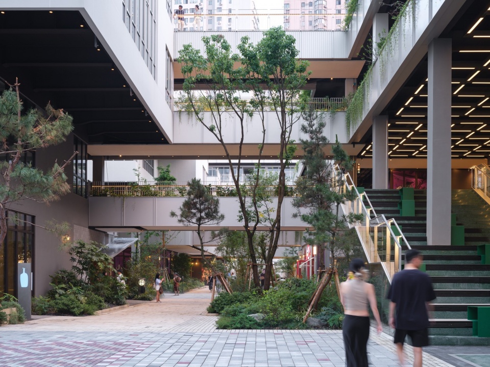 Columbia Circle Phase II Architectural Refinement Gray Space Interior and Guide System by XU Studio