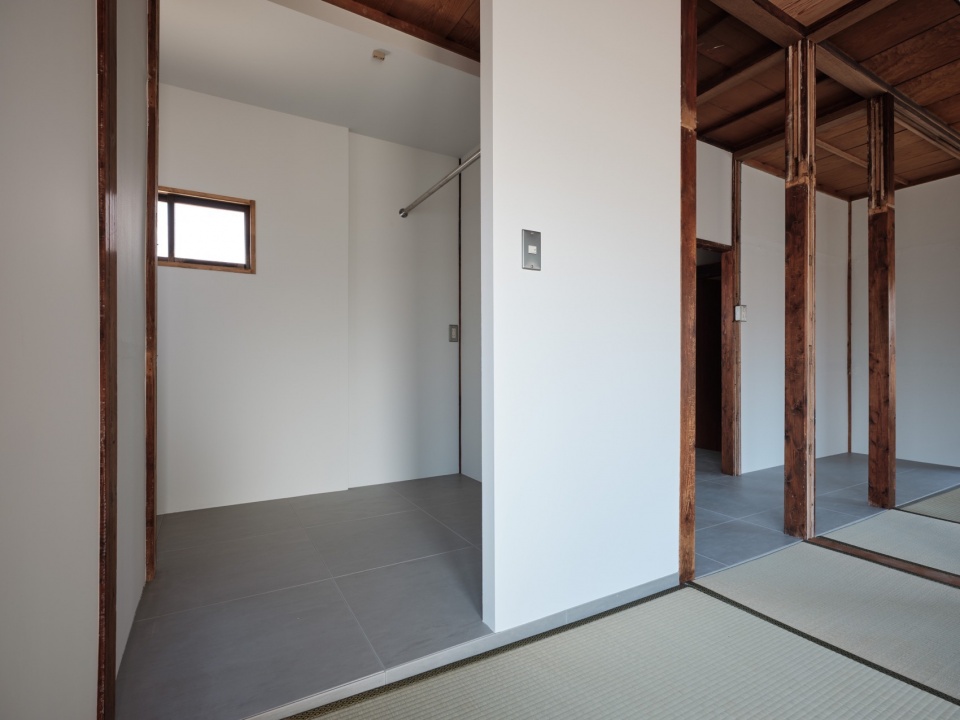 Omori House Roovice