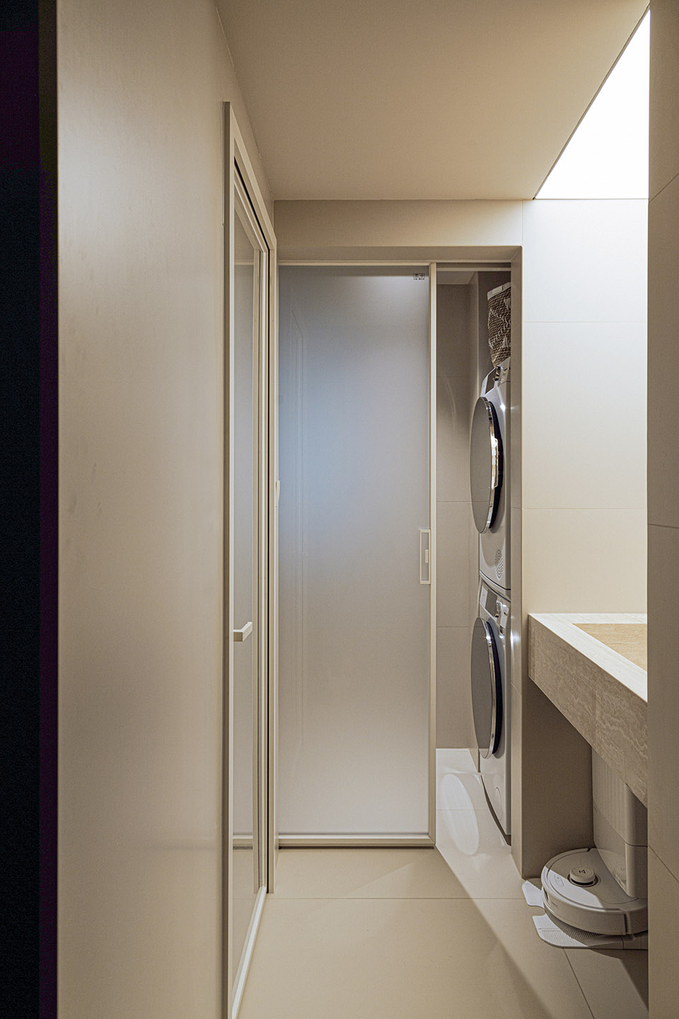 the horizontal window house by wue design