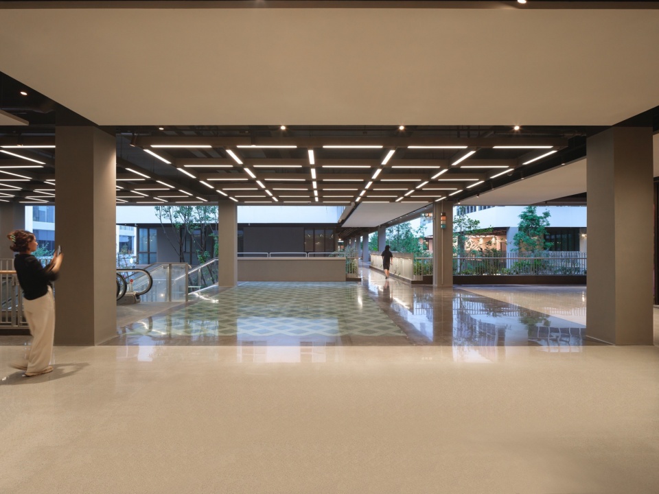Columbia Circle Phase II Architectural Refinement Gray Space Interior and Guide System by XU Studio