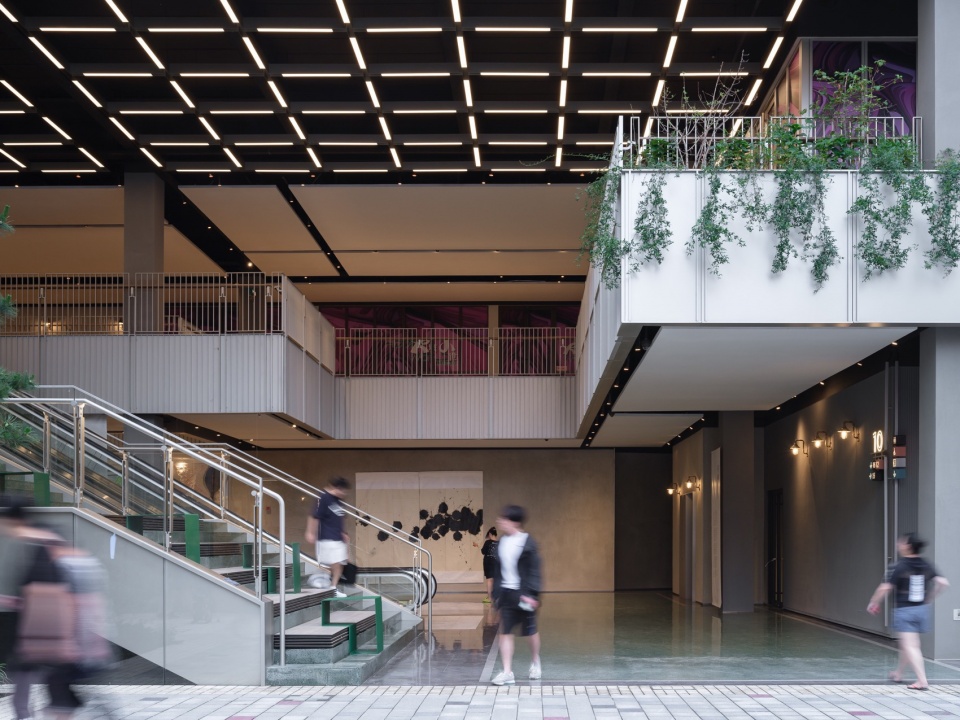 Columbia Circle Phase II Architectural Refinement Gray Space Interior and Guide System by XU Studio