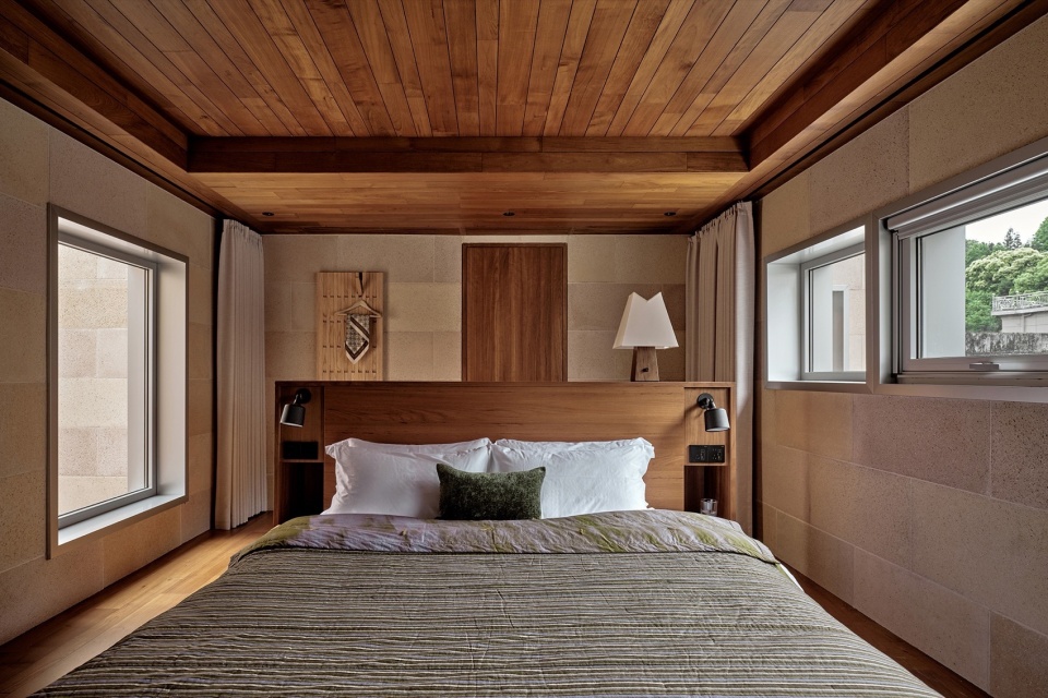 Gong s House by Various Associates