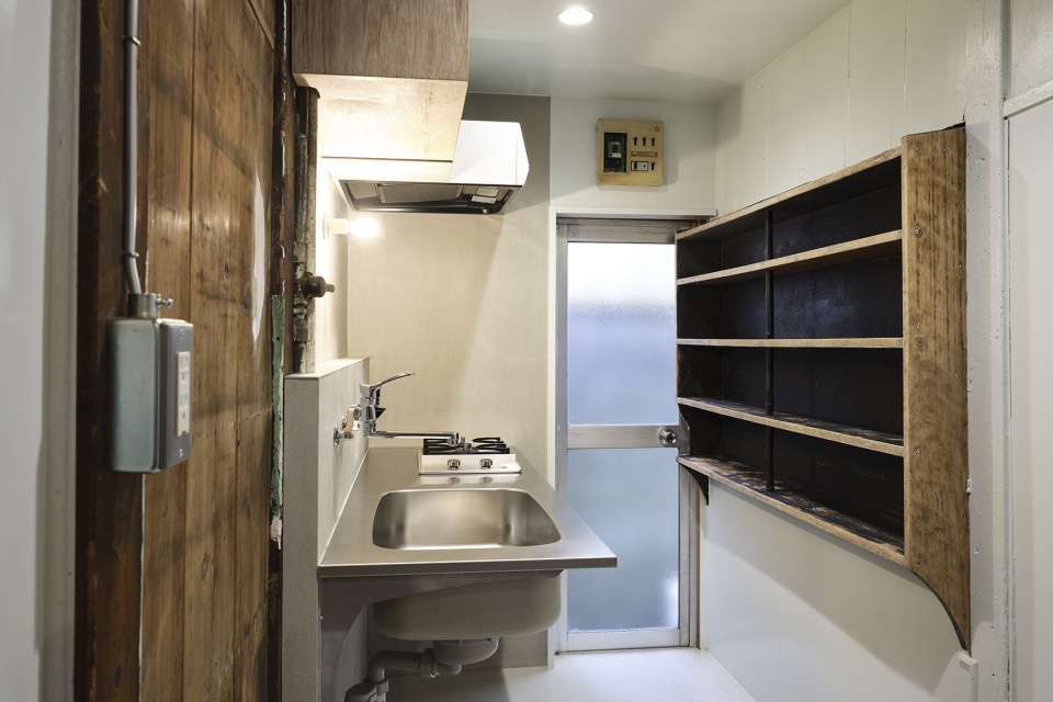 mukojima row house by roovice cabbage truck