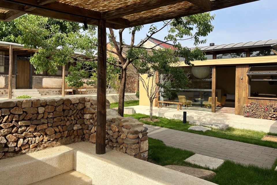 No 2 4 5 of Yanshan Inns by Hangzhou Guantang Interior Design