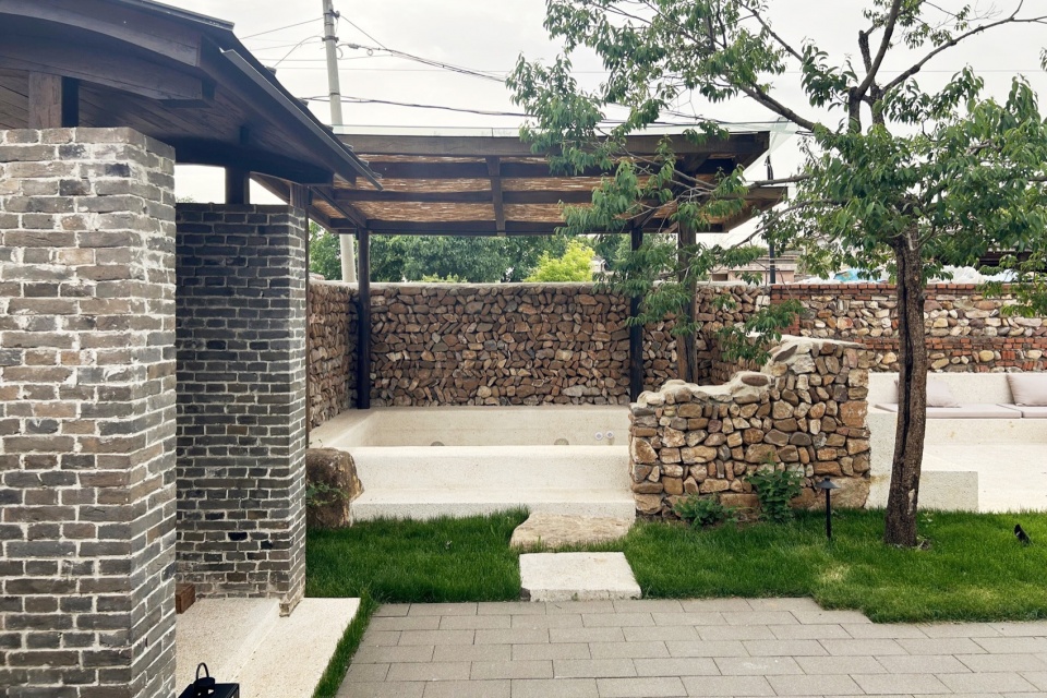 No 2 4 5 of Yanshan Inns by Hangzhou Guantang Interior Design