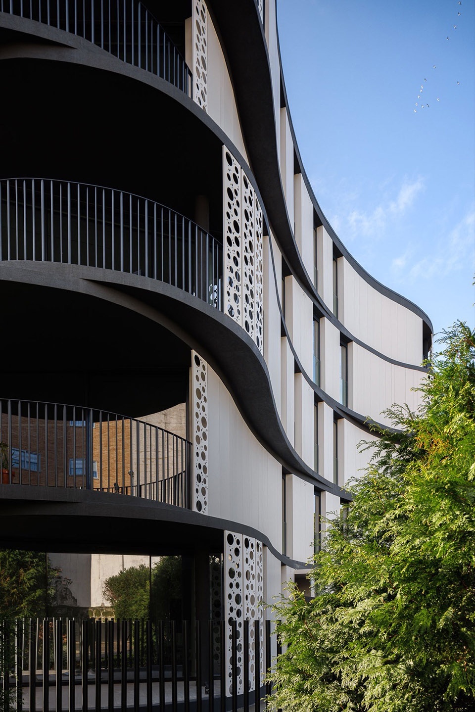 Sense 100 Building by Sandra Micaela Casinha architects