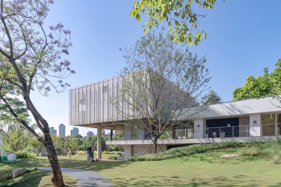 the luxe lakes cpi island commercial renewal by vari design