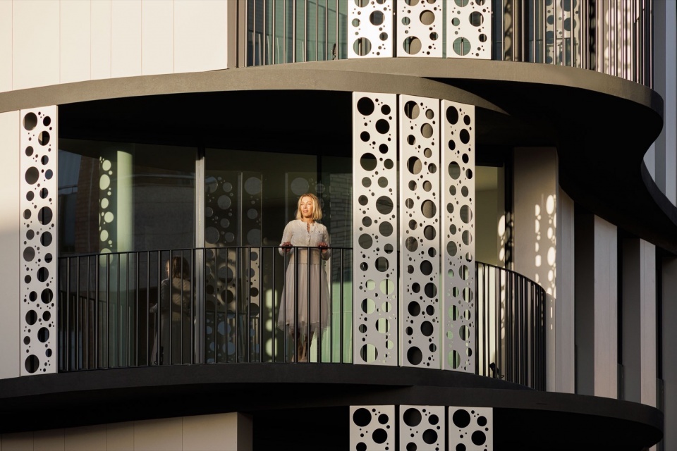 Sense 100 Building by Sandra Micaela Casinha architects