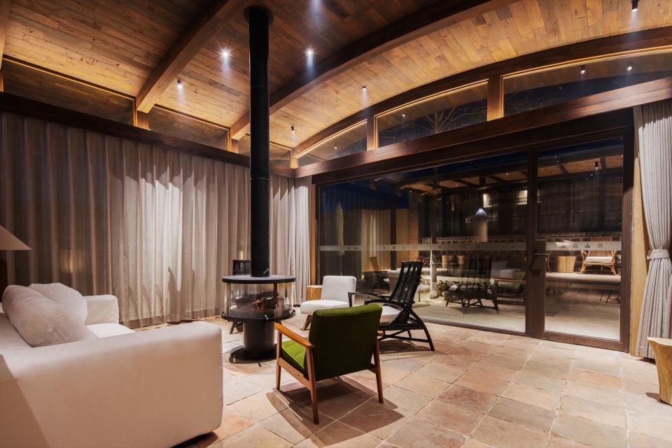 No 2 4 5 of Yanshan Inns by Hangzhou Guantang Interior Design
