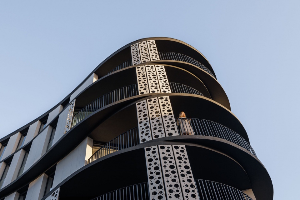 Sense 100 Building by Sandra Micaela Casinha architects