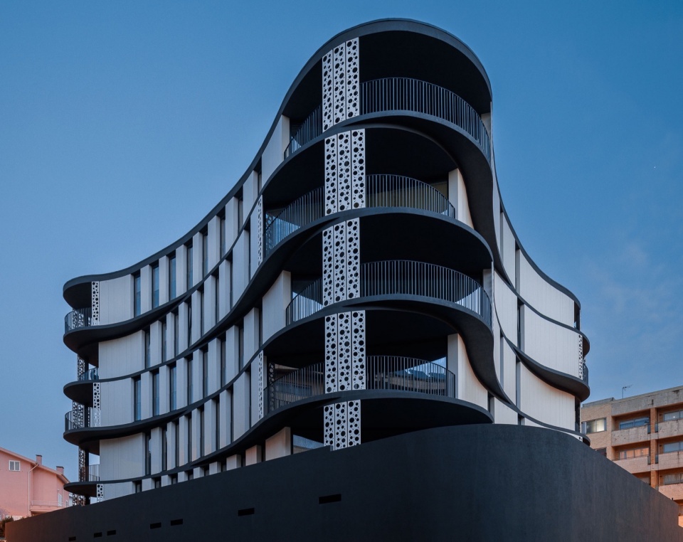 Sense 100 Building by Sandra Micaela Casinha architects